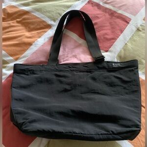 Lululemon clean lines tote bag